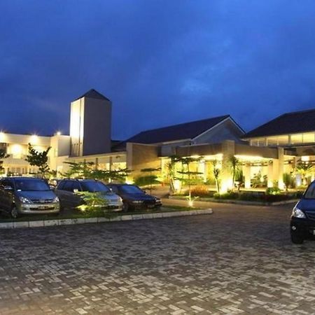Green Valley Resort Purwokerto Exteriör bild