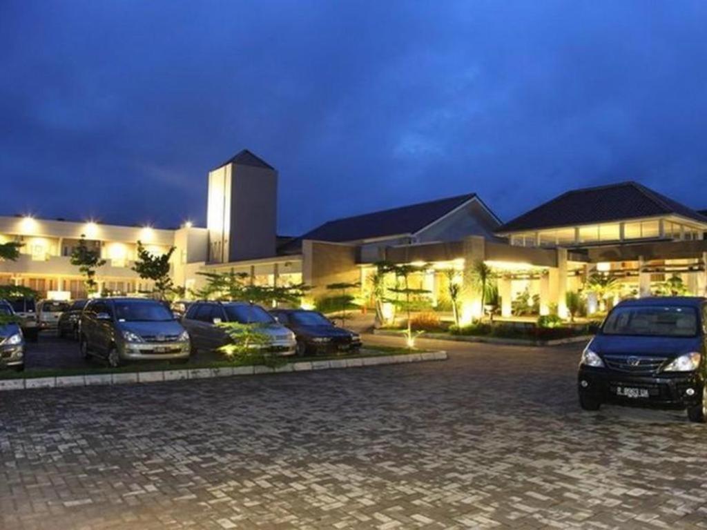 Green Valley Resort Purwokerto Exteriör bild