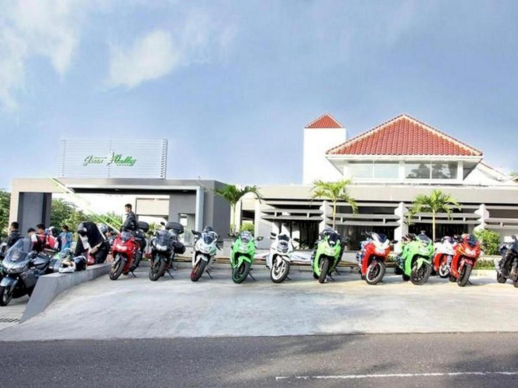Green Valley Resort Purwokerto Exteriör bild