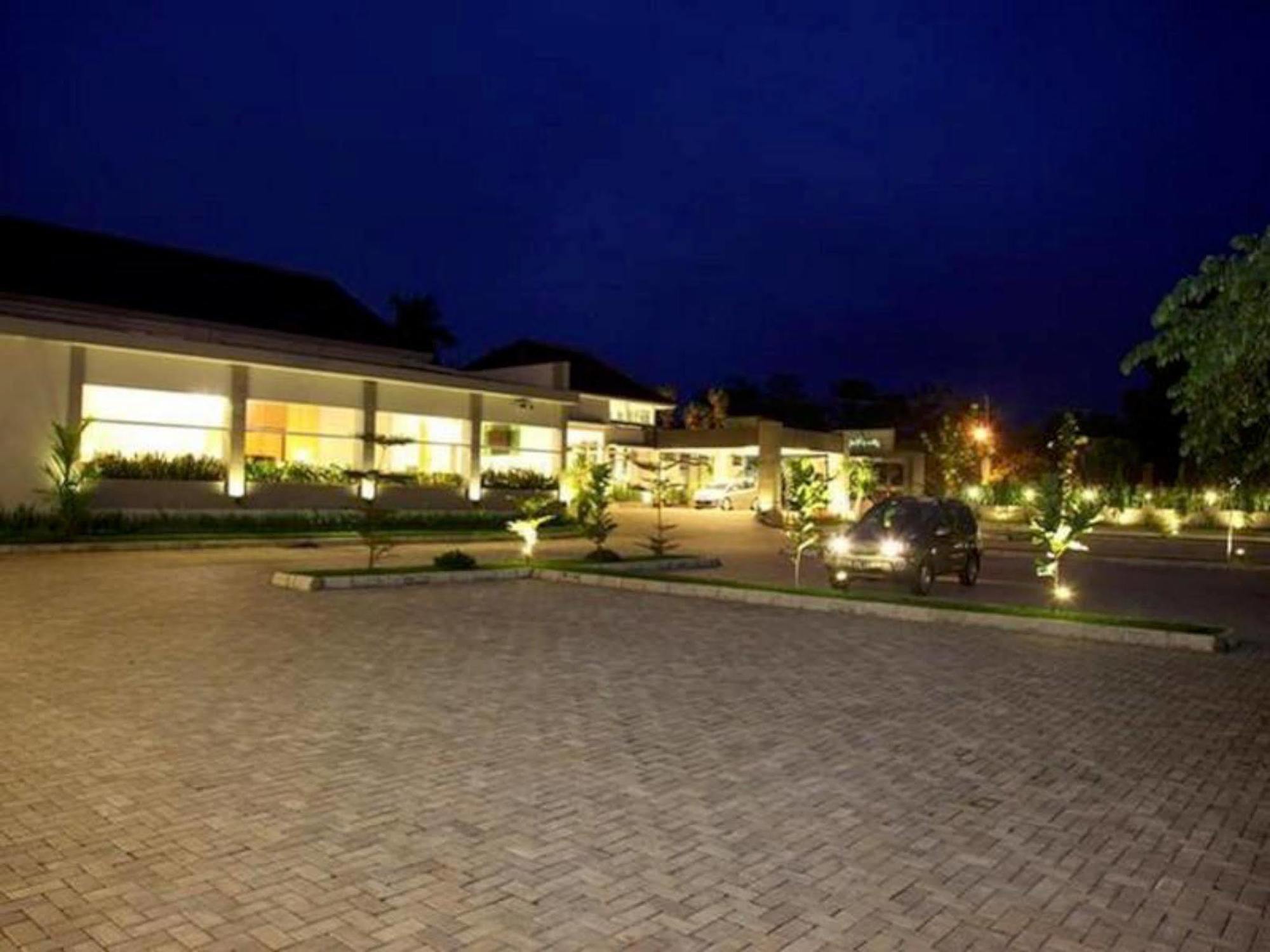 Green Valley Resort Purwokerto Exteriör bild